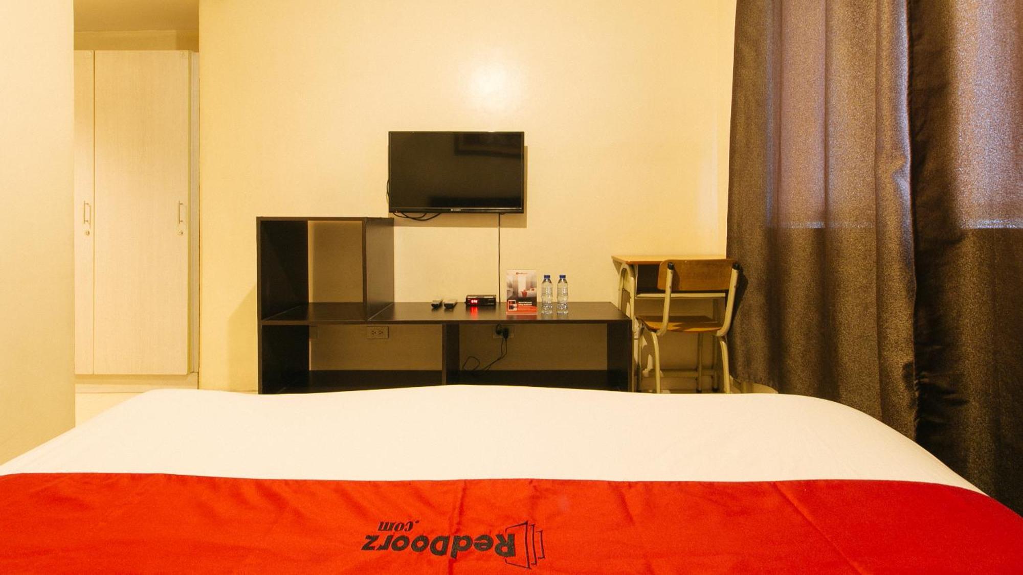 קואזון סיטי Reddoorz Plus @ E Rodriguez Corner Banawe מראה חיצוני תמונה
