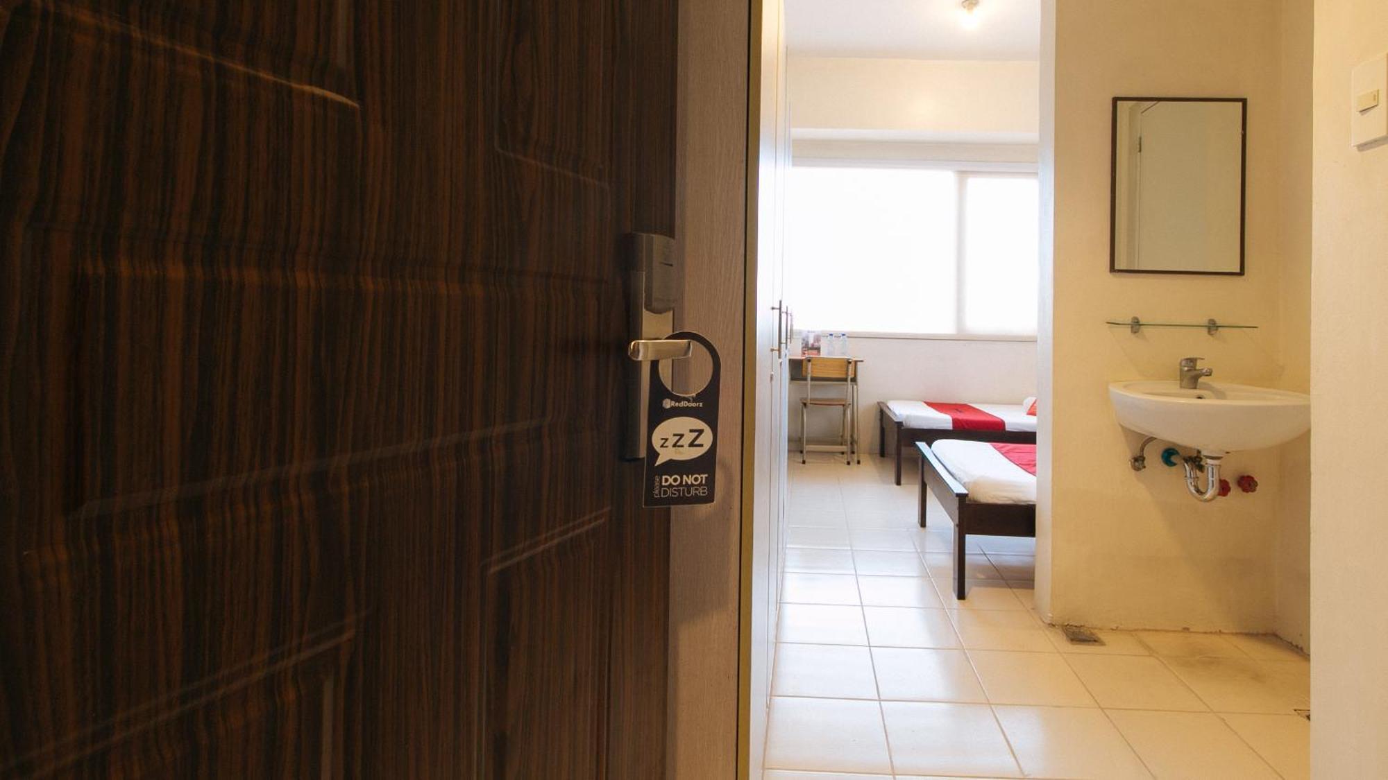 קואזון סיטי Reddoorz Plus @ E Rodriguez Corner Banawe מראה חיצוני תמונה